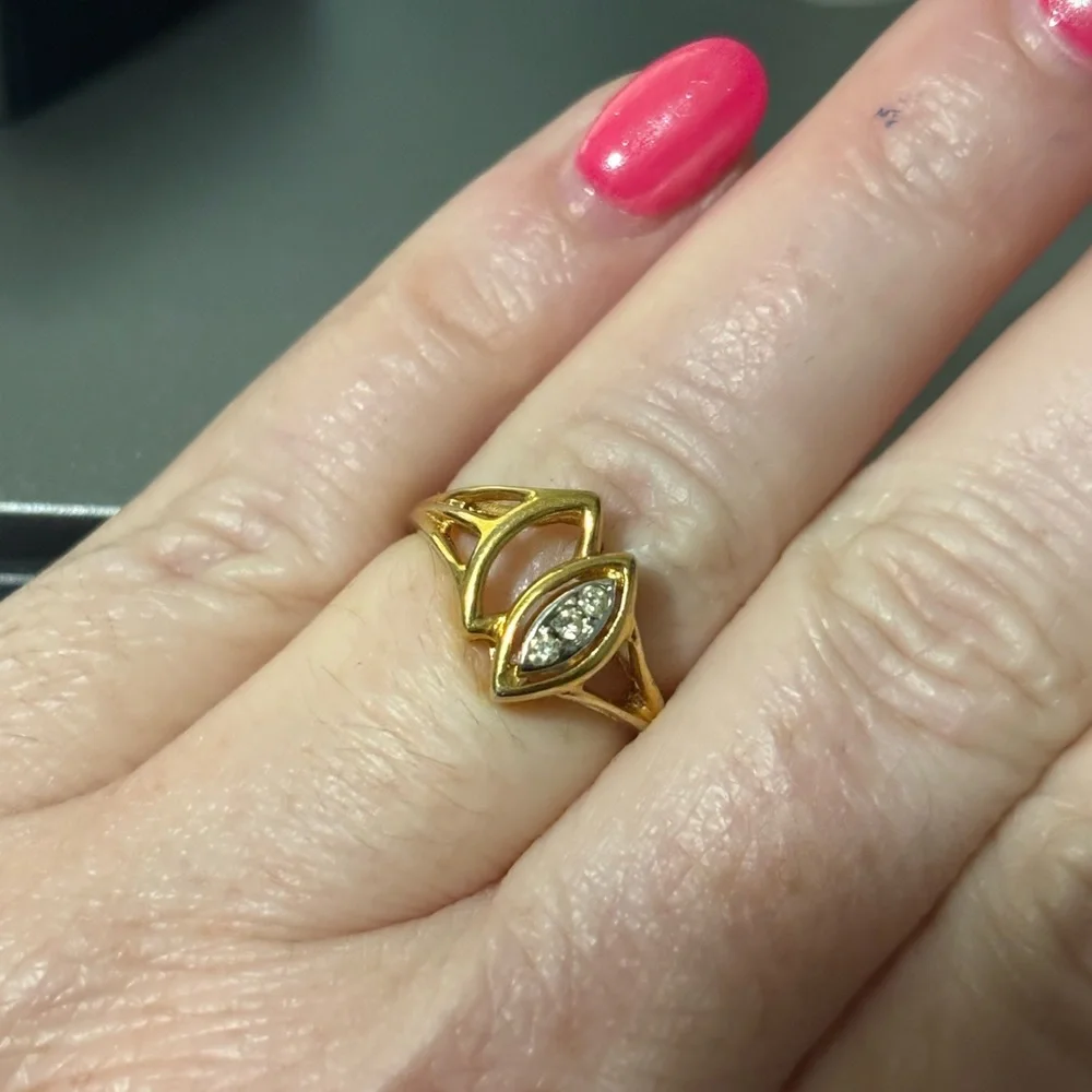 Avon Signed Size 6 Gold Tone Marquise Accent Ring with Clear Stones